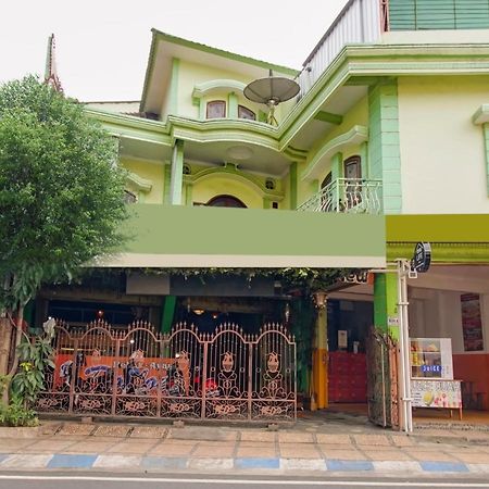 Oyo Life 3103 Opo Homestay & Kost 玛琅 外观 照片