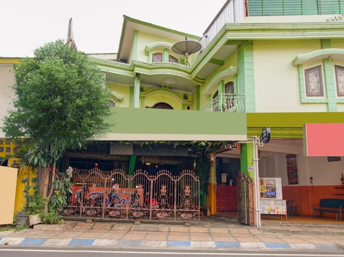 Oyo Life 3103 Opo Homestay & Kost 玛琅 外观 照片