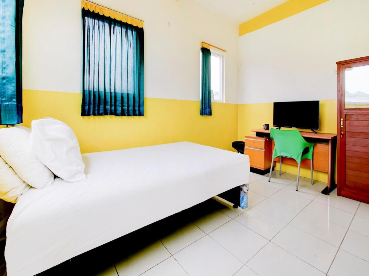 Oyo Life 3103 Opo Homestay & Kost 玛琅 外观 照片