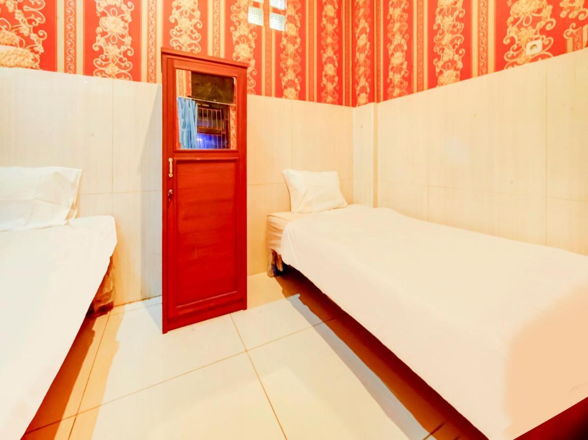Oyo Life 3103 Opo Homestay & Kost 玛琅 外观 照片