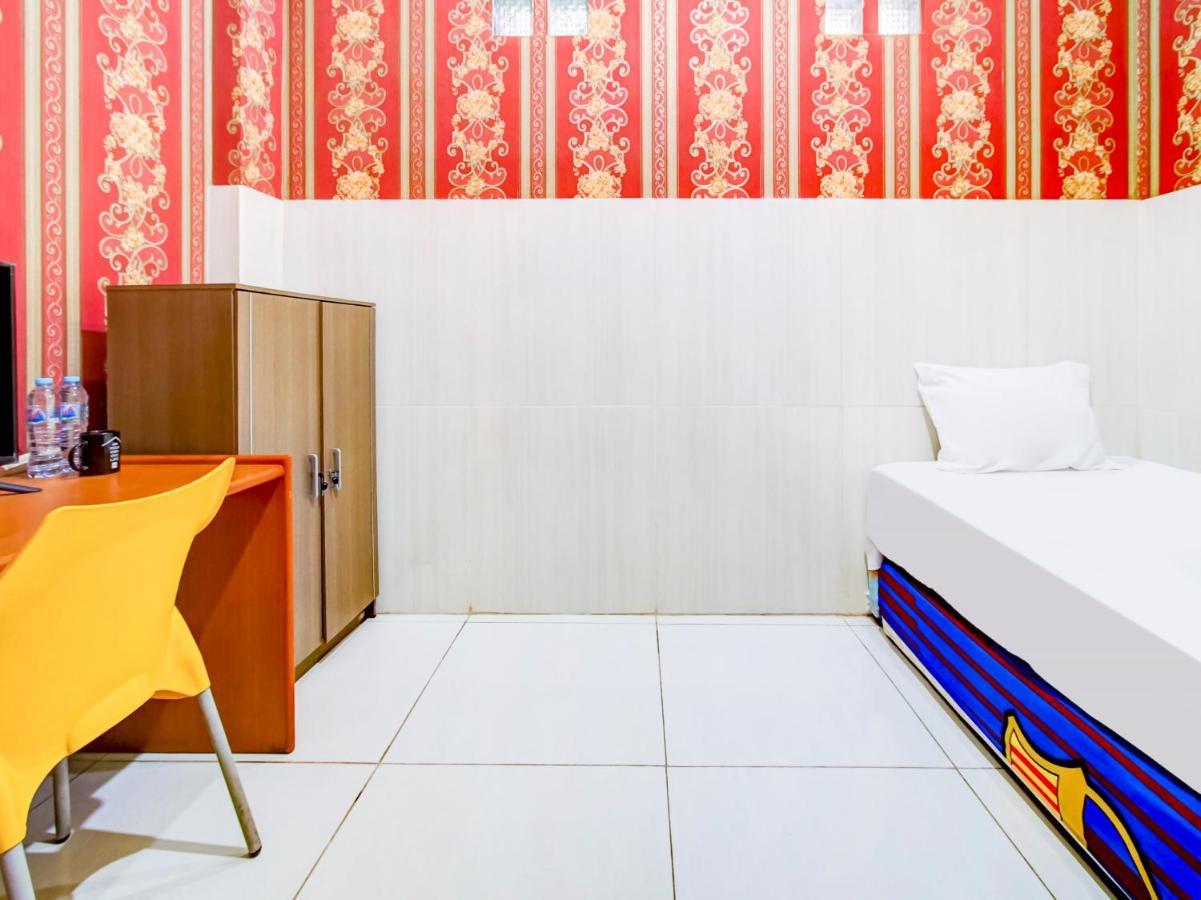 Oyo Life 3103 Opo Homestay & Kost 玛琅 外观 照片