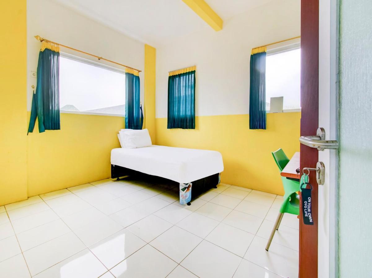 Oyo Life 3103 Opo Homestay & Kost 玛琅 外观 照片