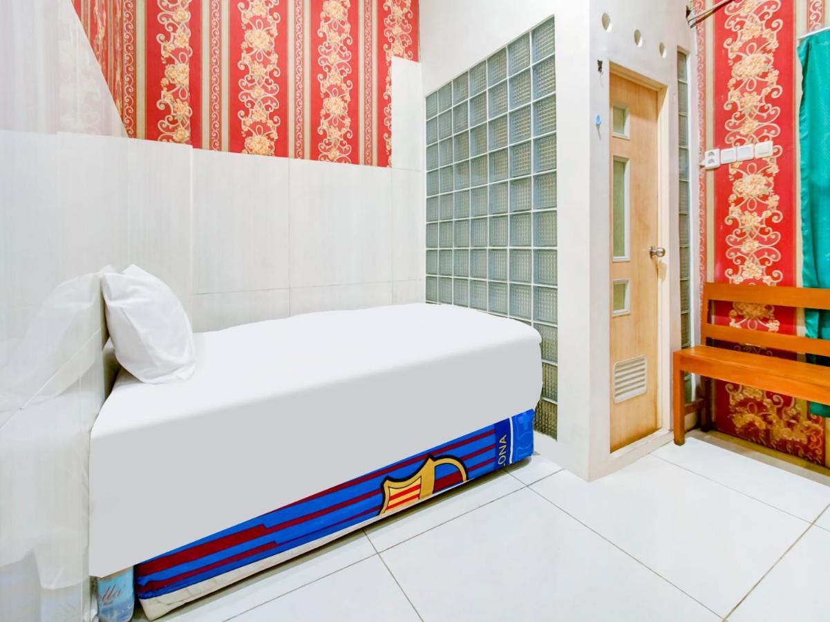 Oyo Life 3103 Opo Homestay & Kost 玛琅 外观 照片
