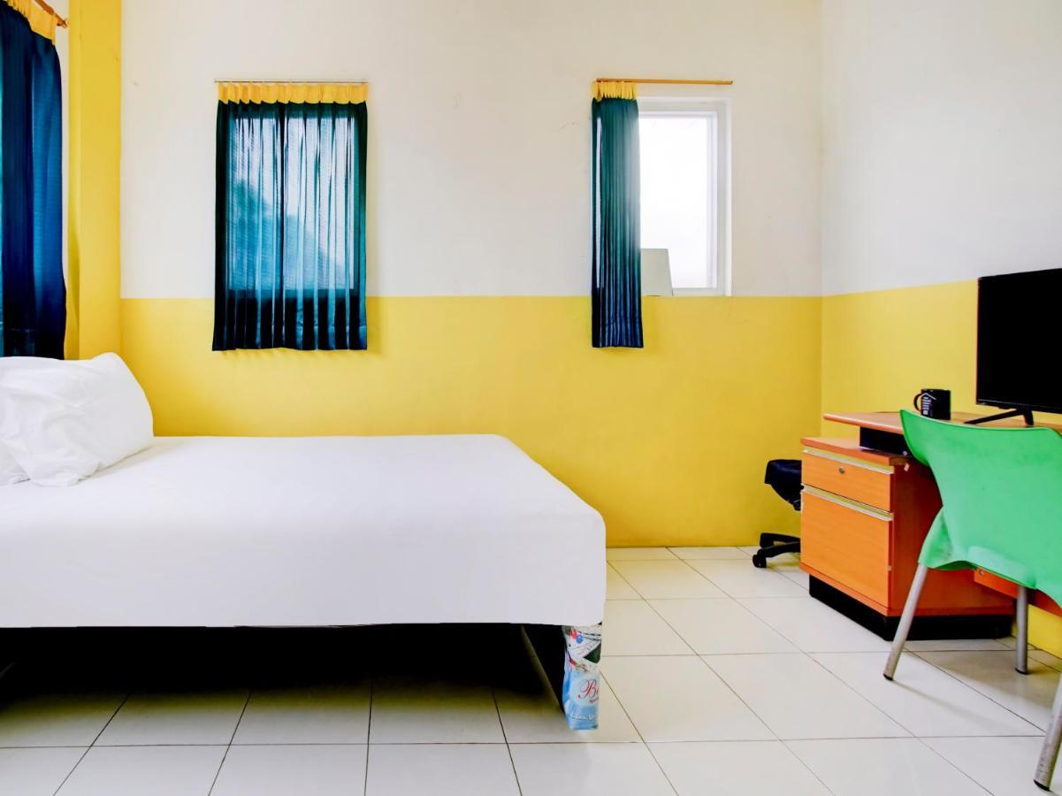 Oyo Life 3103 Opo Homestay & Kost 玛琅 外观 照片