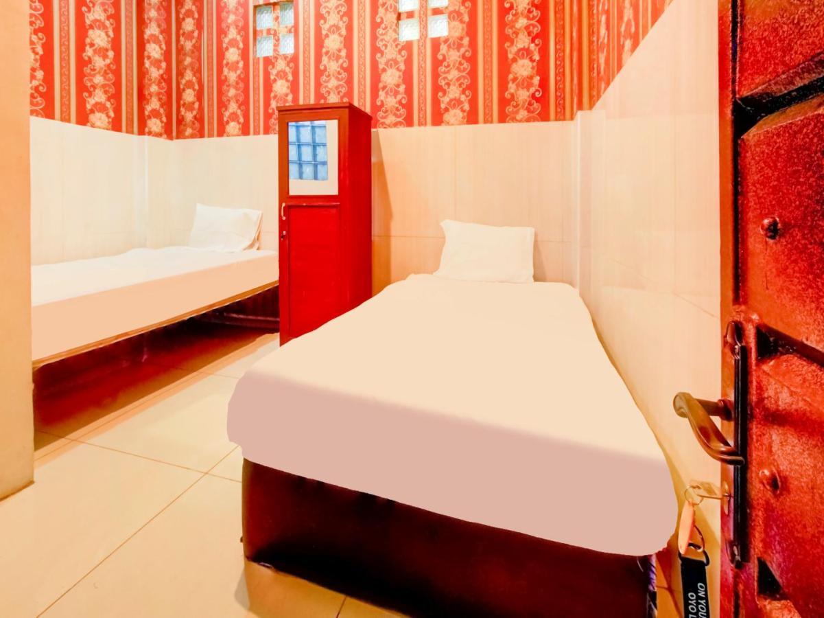 Oyo Life 3103 Opo Homestay & Kost 玛琅 外观 照片