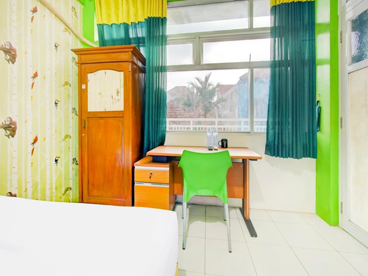 Oyo Life 3103 Opo Homestay & Kost 玛琅 外观 照片